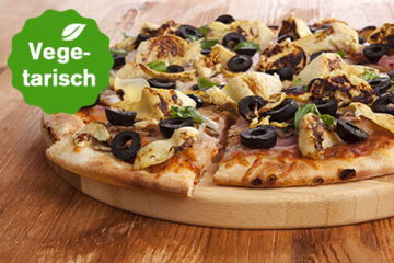 Pizza mit Artischocken und Oliven