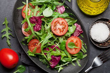 Rucola Salat mit Tomaten, Ruccola und Parmesankäse