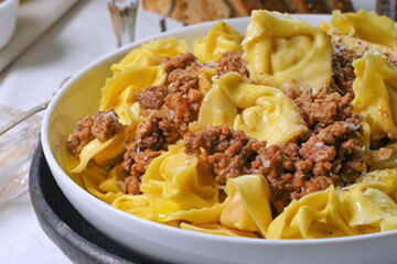 Tortellini Bolognese mit Hackfleischsoße